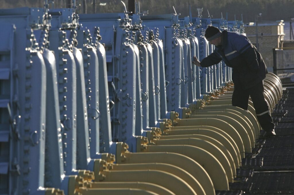 A Belarusian worker on duty at a gas compressor station of the Yamal-Europe pipeline near Nesvizh, some 130 km (81 miles) southwest of the capital Minsk, Belarus, Dec. 29, 2006. (AP Photo)