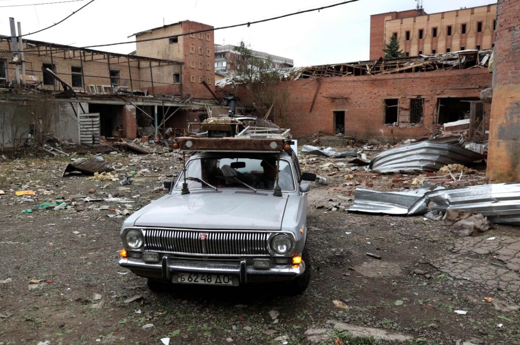 A local resident transports his belongings by car after a night missile attack on the city of Kramatorsk, on July 9, 2023, amid the Russian invasion of Ukraine. (AFP Photo)