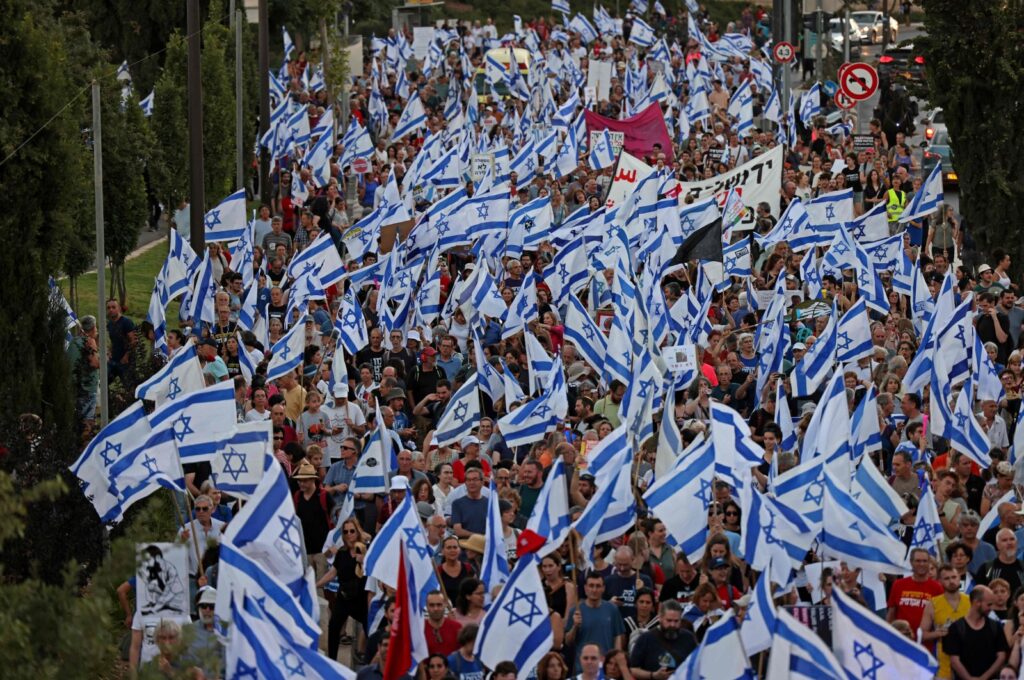 Demonstrators march with national flags to protest the Israeli government's judicial overhaul bill, near the Supreme Court in Jerusalem, July 18, 2023. (AFP Photo)