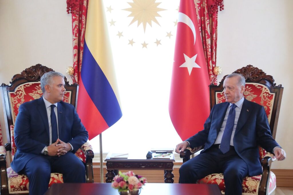 A handout photo from the Turkish President's Press Office shows President Recep Tayyip Erdoğan (R) speaking with the President of Colombia Ivan Duque Marquez before their meeting in Istanbul, Türkiye, May 20, 2022. (EPA Photo)