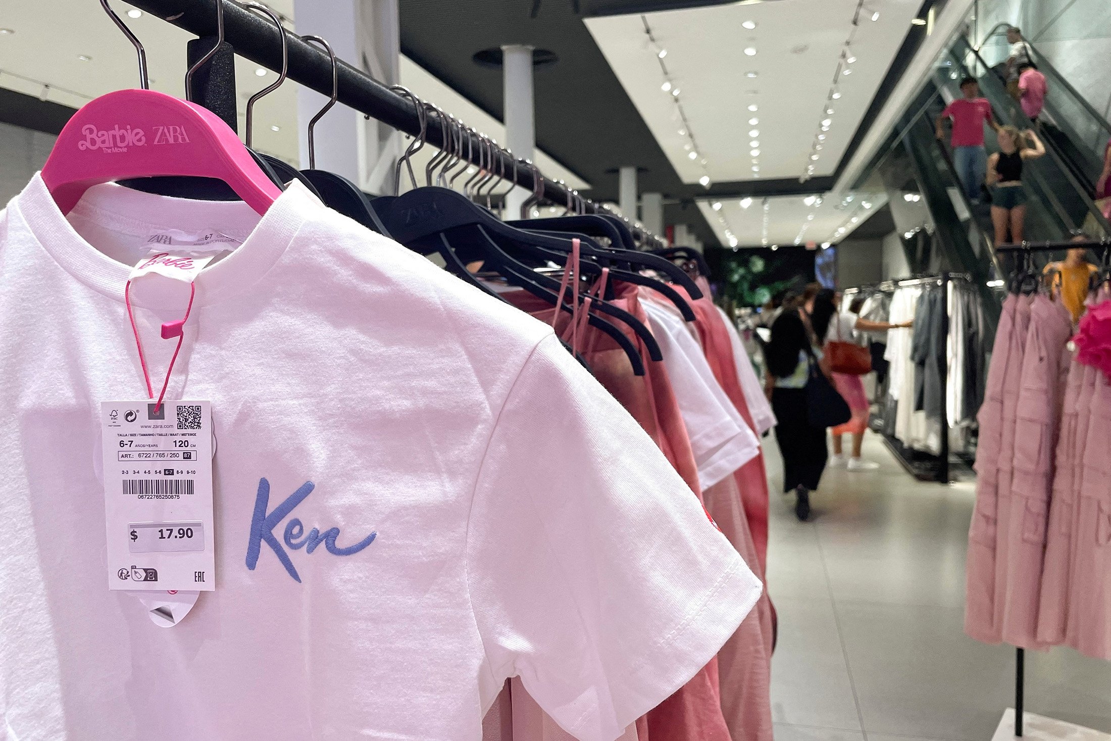 284048 Barbie-themed merchandise at the Barbie pop-up in Zara's Soho store in New York City, U.S., July 20, 2023. (Reuters Photo)