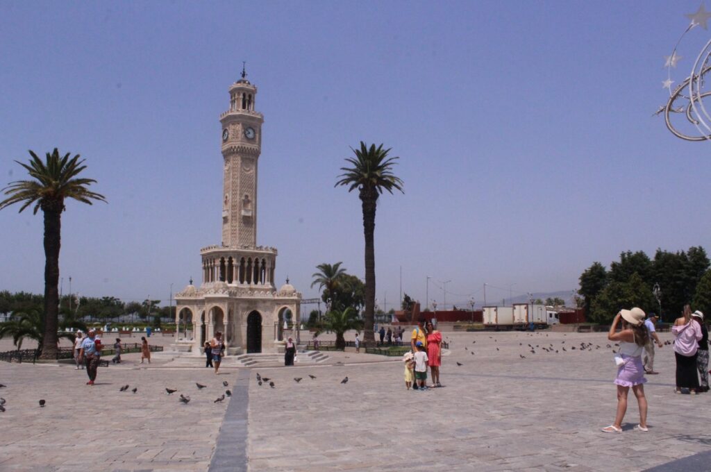 Citizens pass by the historic Clock Tower amid extreme heat, Izmir, western Türkiye, July 26, 2023. (IHA Photo)
