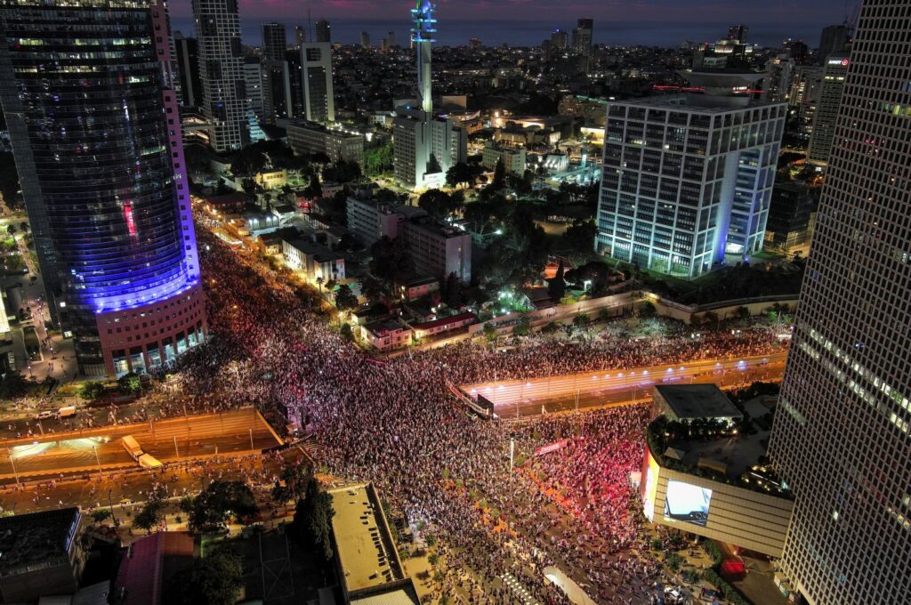 An aerial view shows protesters demonstrating against Israeli Prime Minister Benjamin Netanyahu and his nationalist coalition government's judicial overhaul, in Tel Aviv, Israel, July 29, 2023. (Reuters Photo)