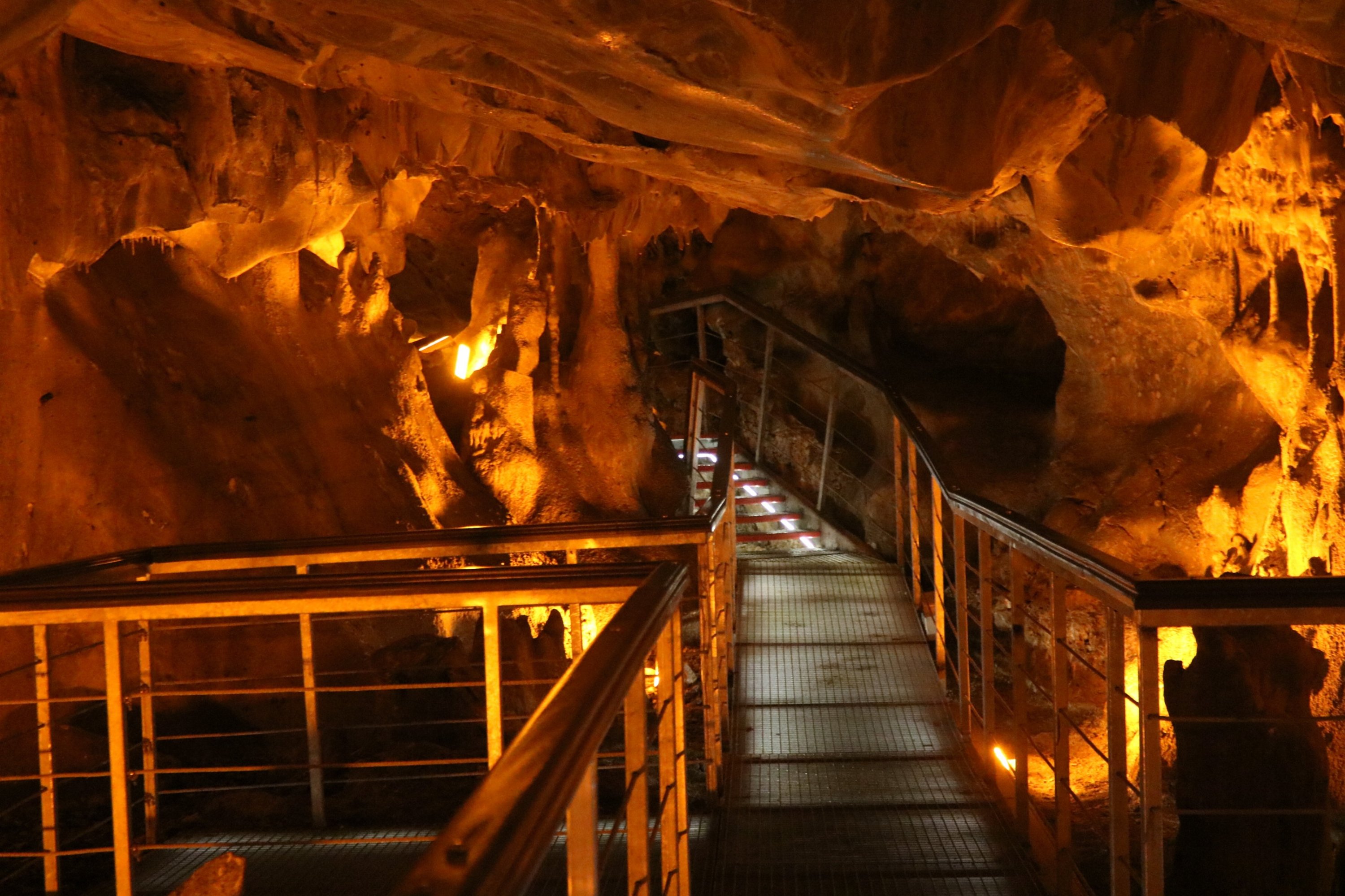 285596 The inner look of a bridge in Tutulmuş Cave opened for visitors, Ankara, Türkiye, Aug. 1, 2023. (AA Photo)