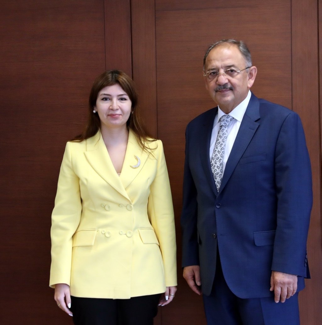 285611 Environment, Urbanization and Climate Change Minister Mehmet Özhaseki and Daily Sabah's Dilara Aslan Özer are seen at Turkuvaz Media, Ankara, Türkiye, Aug. 2, 2023 (Photo by Ali Eke Yılmaz)