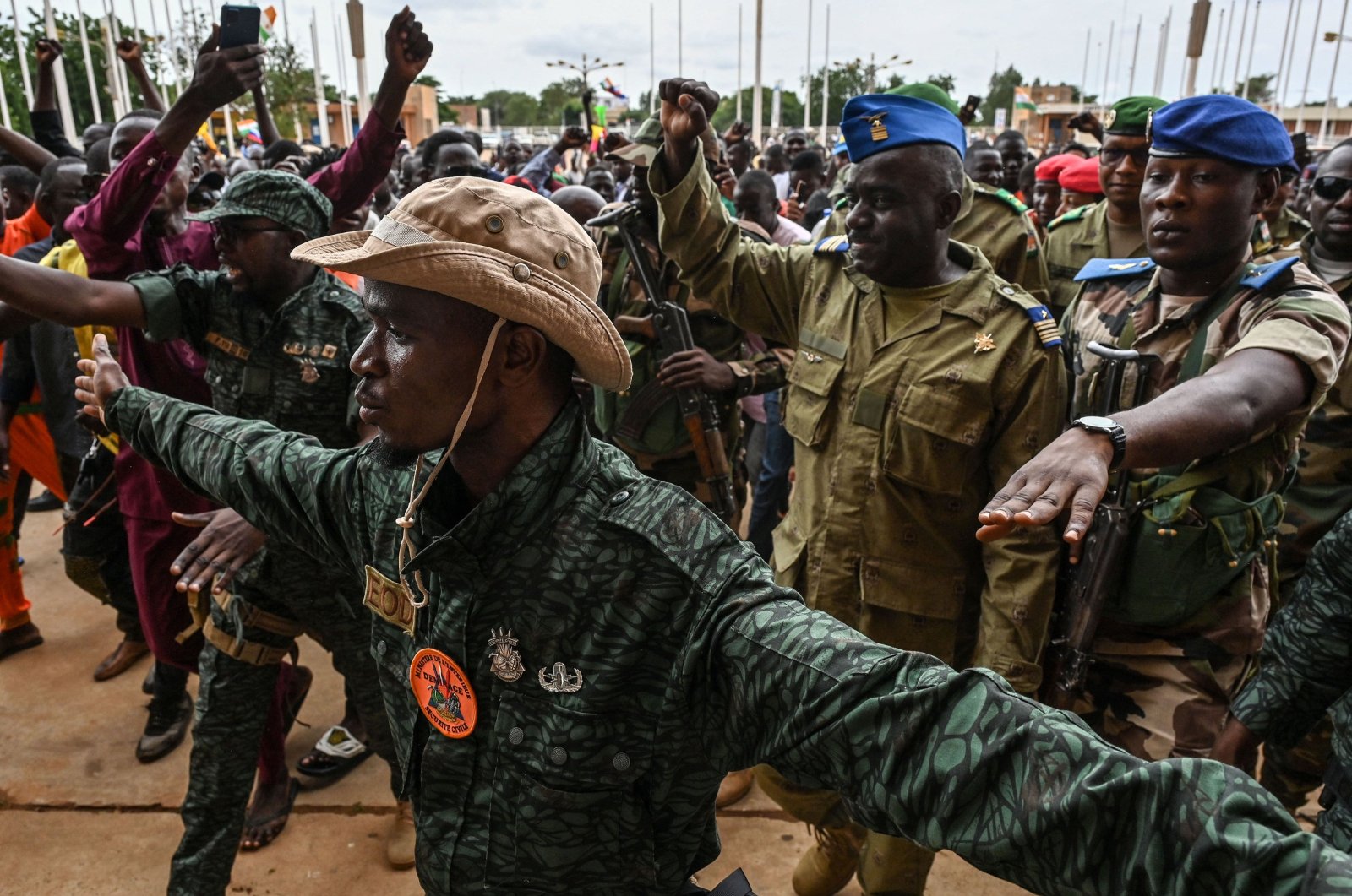 Members of Niger's military junta is greeted by pro-coup supporters in Niamey, Niger, Aug. 6, 2023. (AFP Photo)