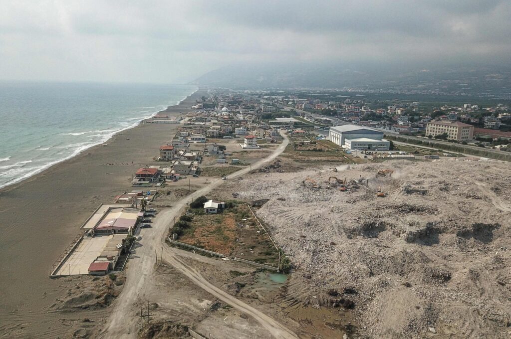 An aerial view of excavators working in a landfill next to a beach in Samandağ, in the south of Hatay province, which was devastated by the Feb. 6 earthquakes, southeastern Türkiye, July 9, 2023. (AFP Photo)
