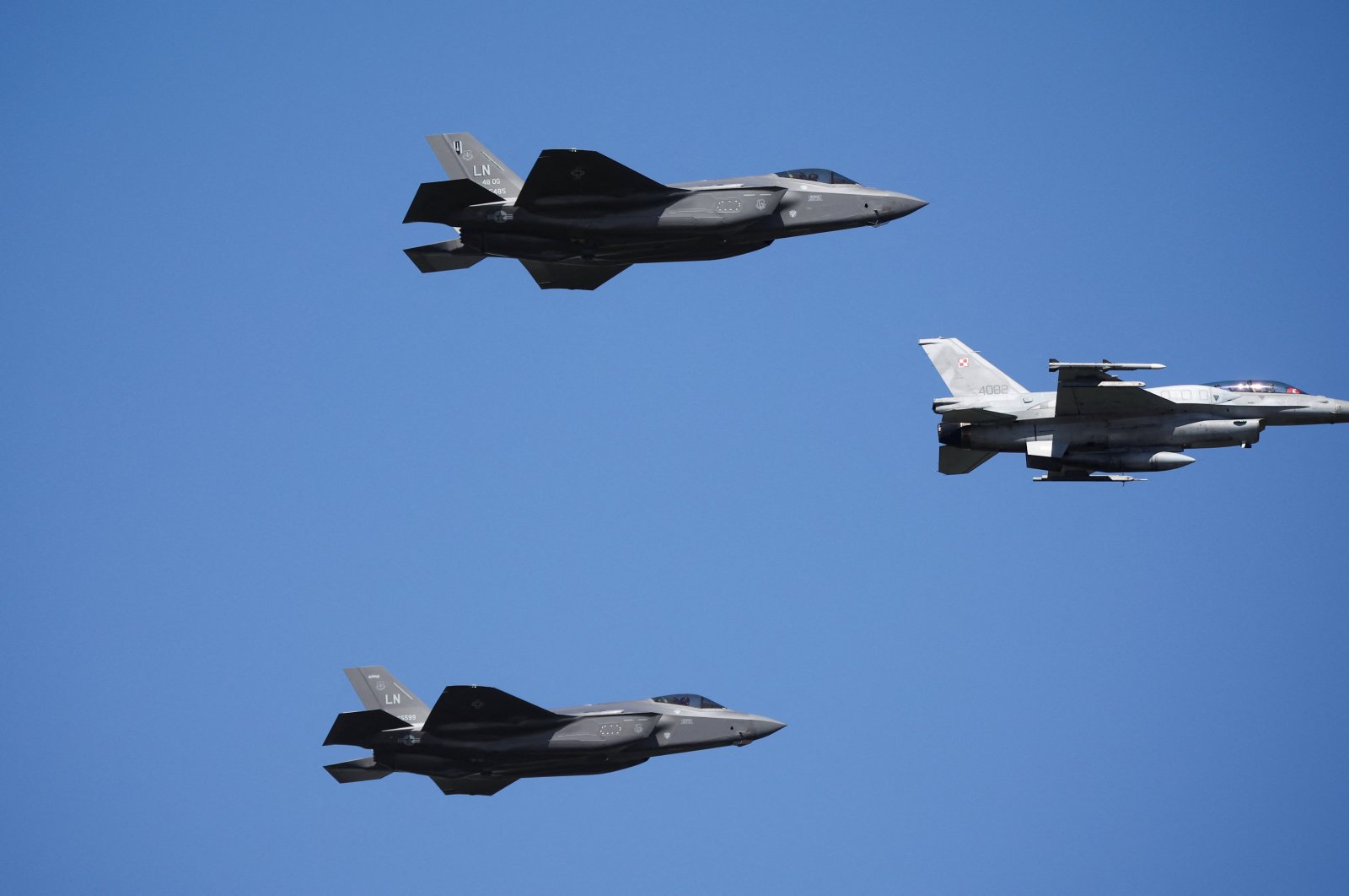 U.S Air Force F-35 jets and Polish Air Force F-16 jet participate in the military parade on Armed Forces Day to commemorate Poland's victory over the Soviet Union's Red Army in 1920, in Warsaw, Poland, Aug. 15, 2023. (Reuters Photo)