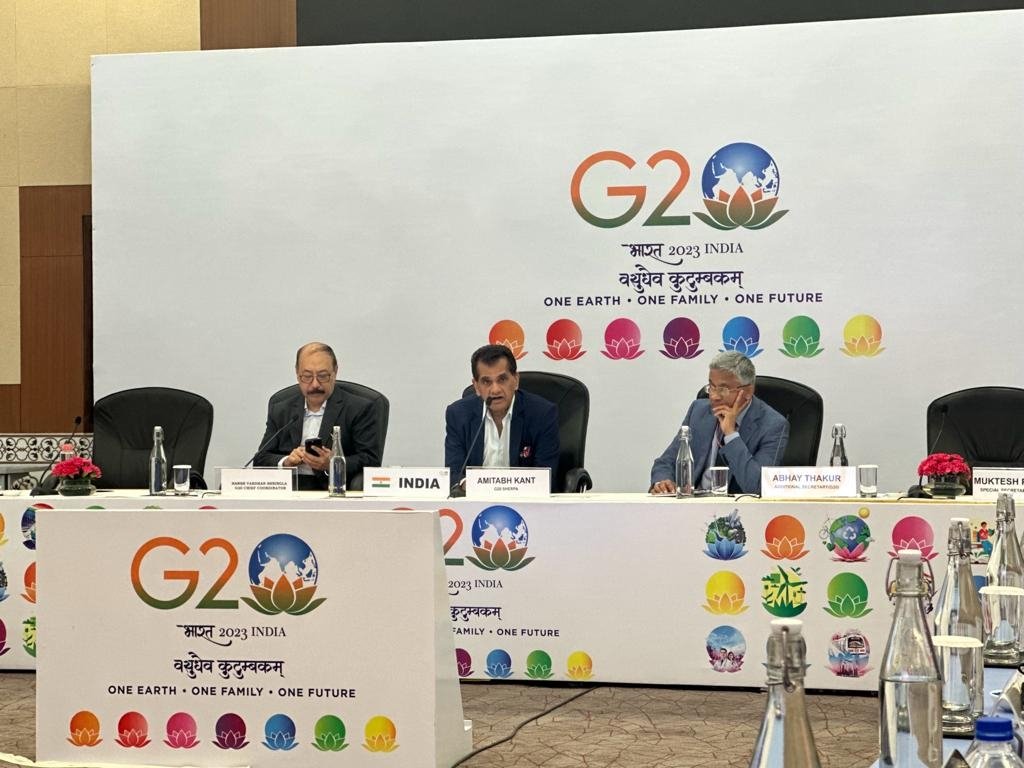 G-20 Sherpa Amitabh Kant (C) speaks alongside officials of the Indian G-20 secretariat in the capital New Delhi, India, Aug. 14, 2023 (Photo by Dilara Aslan Özer)