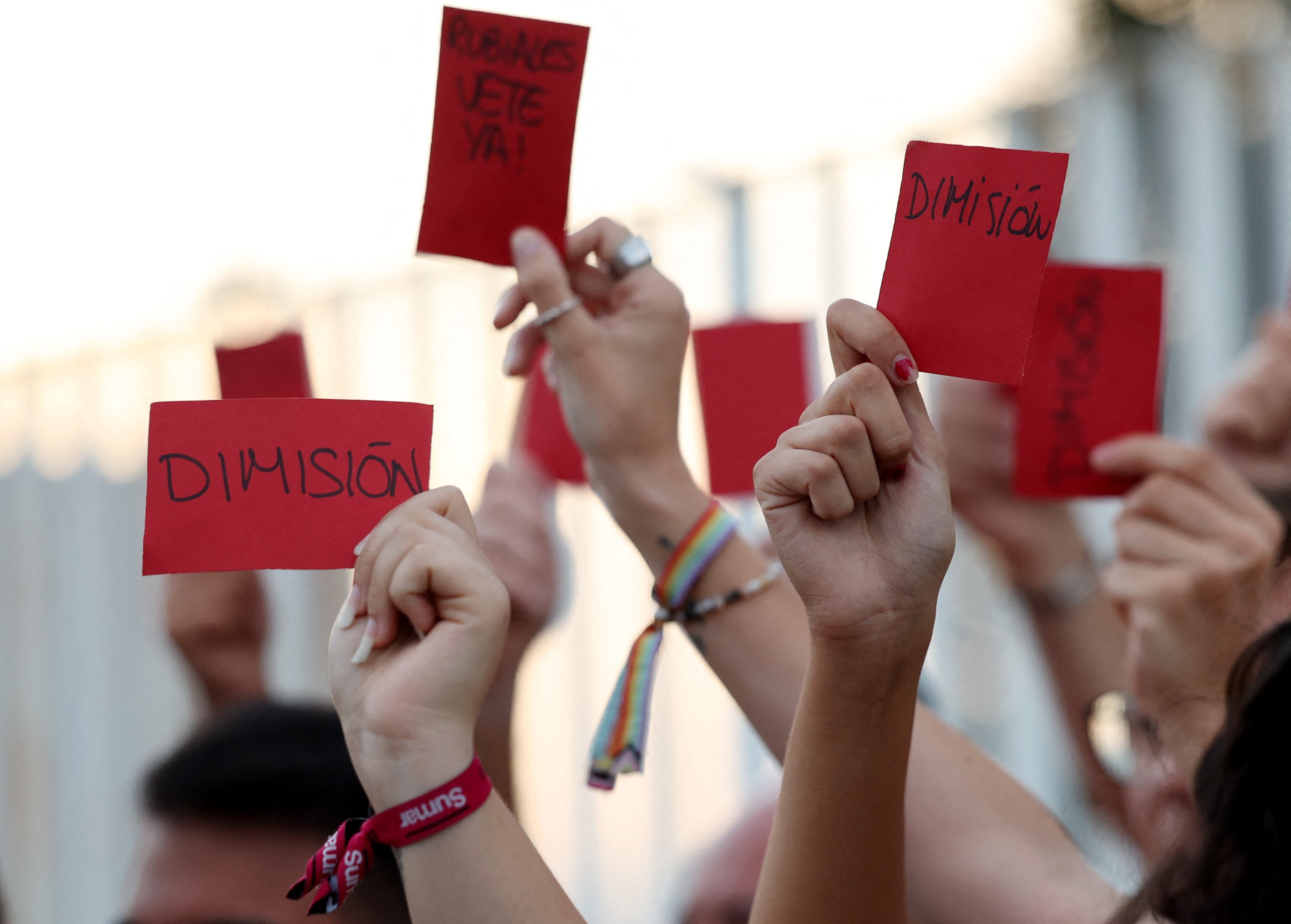 289267 People protest outside the Spanish Football Federation, Las Rozas, Spain, Aug. 25, 2023. (Reuters Photo)