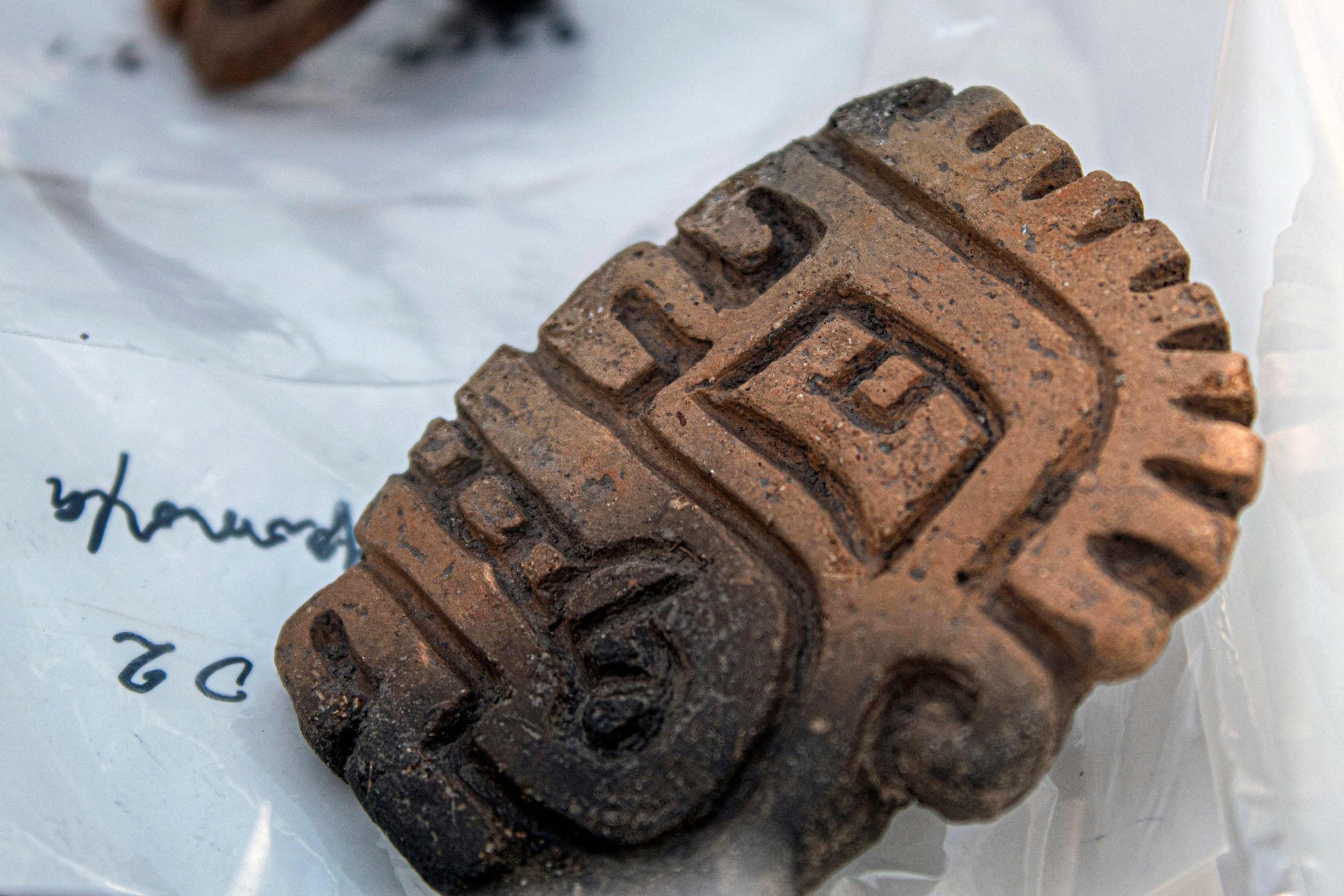 289539 A handout picture released by the Peruvian Ministry of Culture shows a pottery piece from a 3,000-year-old priest's tomb, found by a group of Japanese and Peruvian archaeologists under a ceremonial site at the Pacopampa archeological site, in Cajamarca, northeast of Peru, August. (AFP Photo)