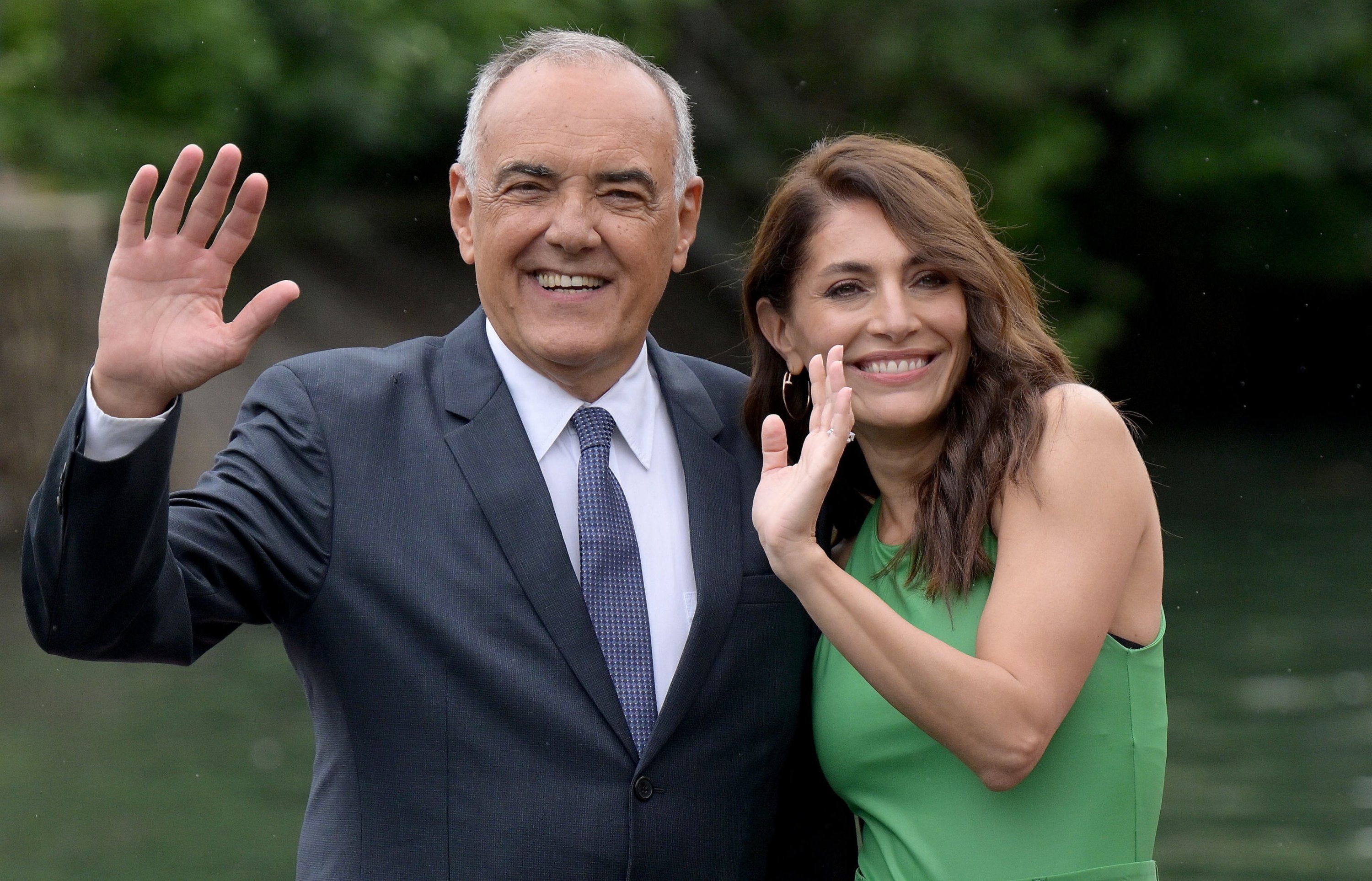 289701 Venice Film Festival artistic director Alberto Barbera (L) and Italian actor Caterina Murino pose at Lido Beach ahead of the 80th annual Venice International Film Festival, Venice, Italy, Aug. 29, 2023. (EPA Photo)