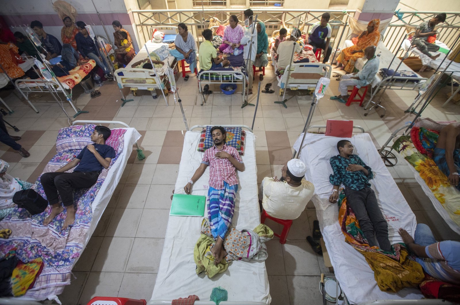 Patients receive treatment for dengue fever at a hospital in Dhaka, Bangladesh, Aug. 15, 2023. (EPA Photo)