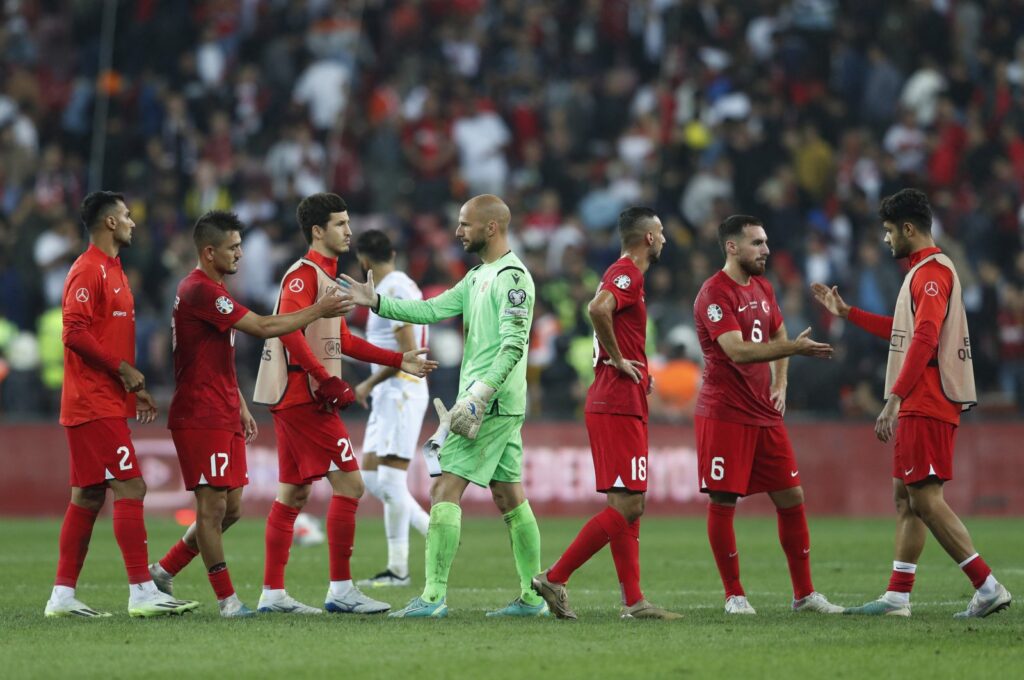 Türkiye's Cengiz Ünder shakes hands with Armenia's Ognjen Cancarevic after the Euro 2024 Qualifier - Group D match on Sept. 8, 2023. (Reuters Photo)