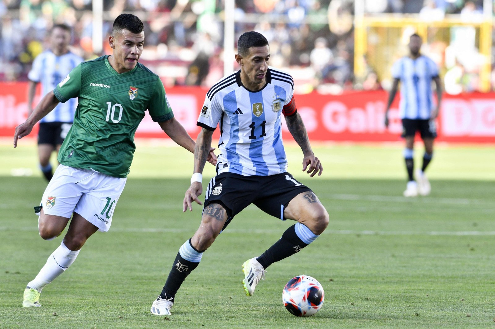 Bolivia's midfielder Moises Villarroel (L) and Argentina's forward Angel Di Maria vie for the ball during the 2026 FIFA World Cup South American qualifiers football match between Bolivia and Argentina, at the Hernando Siles stadium, La Paz, Bolivia, Sept. 12, 2023. (AFP Photo)