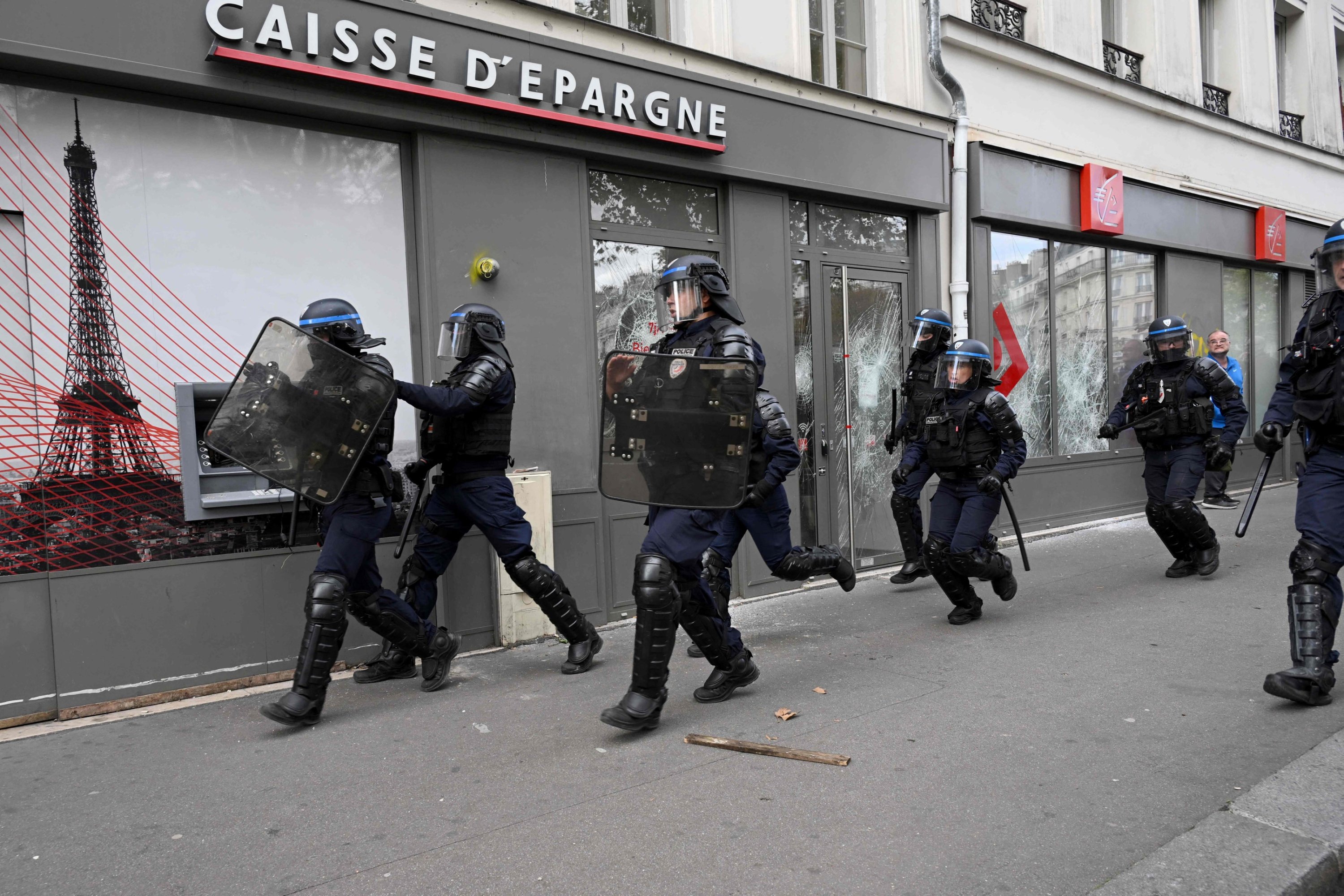 293546 French anti-riot police officers take position during a march against police brutality in Paris, France, Sept. 23, 2023. (AFP Photo)