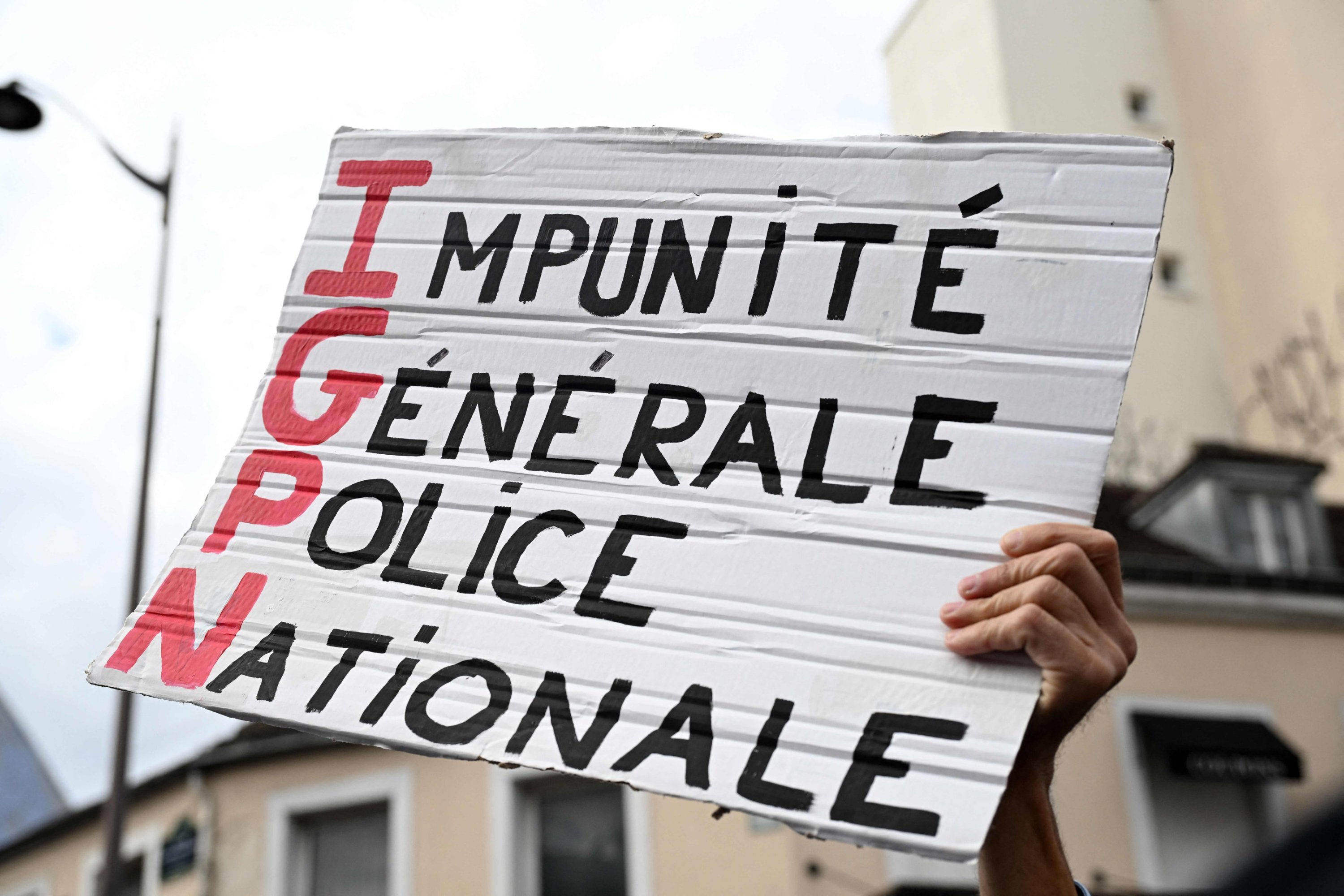 293548 A protestor holds a slogan which reads in French