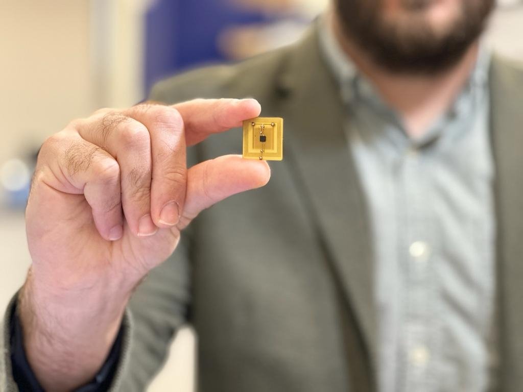 Scientists hold a sensor chip developed to detect food freshness, Istanbul, Türkiye, Oct. 3, 2023. (DHA Photo)