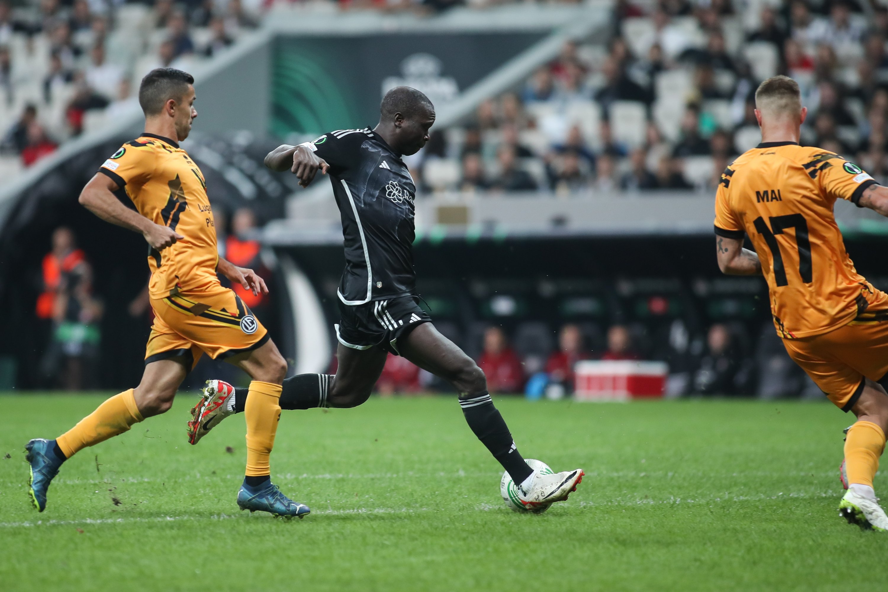295510 Beşiktaş's Vincent Aboubakar (C) scores his team's second goal during the UEFA Europa Conference League 2023/24 Group D match against FC Lugano, Istanbul, Türkiye, Oct. 5, 2023. (Getty Images Photo)