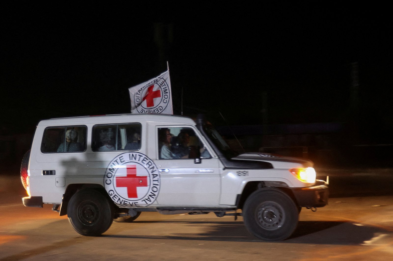 A Red Cross vehicle, as part of a convoy believed to be carrying hostages abducted by Hamas arrives at the Rafah border, amid a hostages-prisoners swap deal between Hamas and Israel, in the southern Gaza Strip, Nov. 24, 2023. (Reuters Photo)