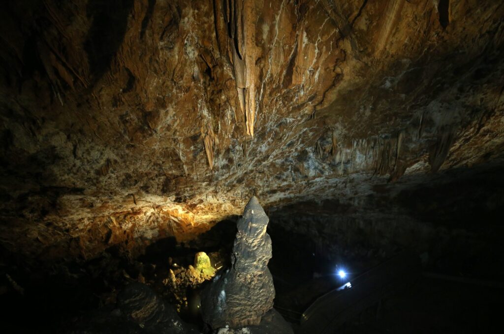 The inner section of the Oylat Cave showcases its meticulously preserved stalactites and stalagmites, Bursa, northwestern Türkiye, Nov. 27, 2023. (AA Photo)