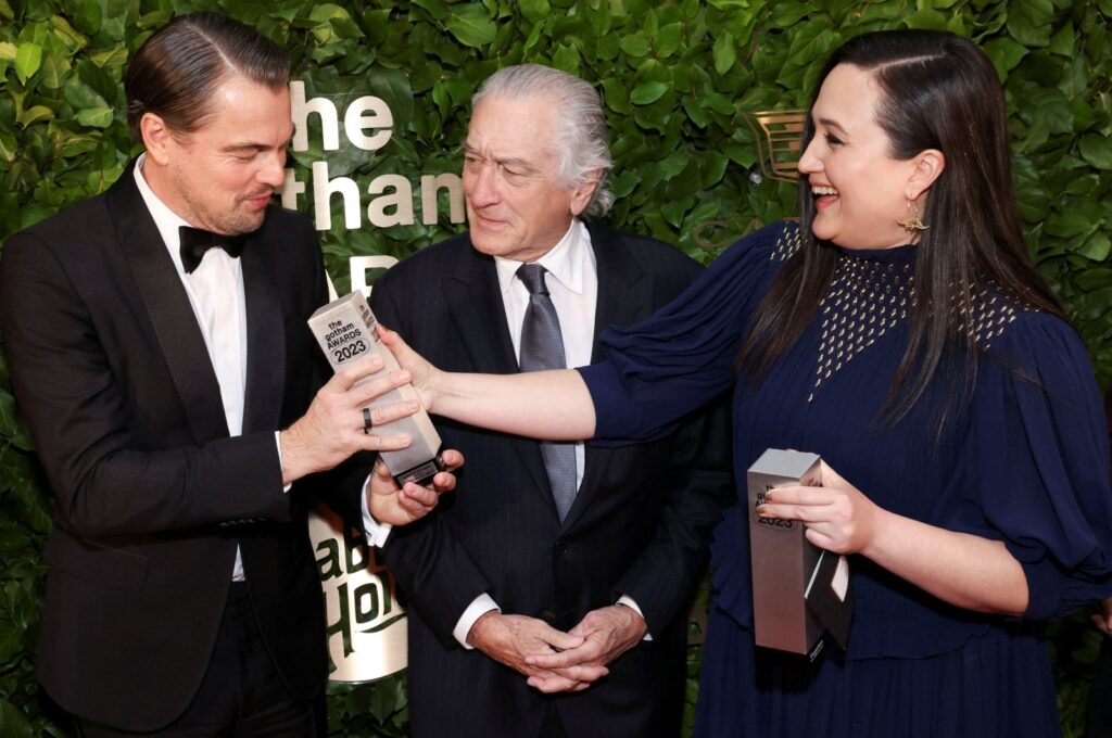 Lily Gladstone hands an award to Leonardo DiCaprio as Robert De Niro looks on, at the 33rd annual Gotham Film Awards in New York City, U.S., Nov. 27, 2023. (Reuters Photo)