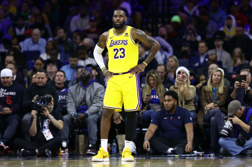 LA Lakers' LeBron James looks on during the third quarter against the Philadelphia 76ers at the Wells Fargo Center, Philadelphia, U.S., Nov. 27, 2023. (AFP Photo)