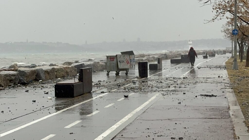 The southwester is seen effective in Kadikoy, Istanbul, Türkiye, Nov. 29, 2023. (DHA Photo)
