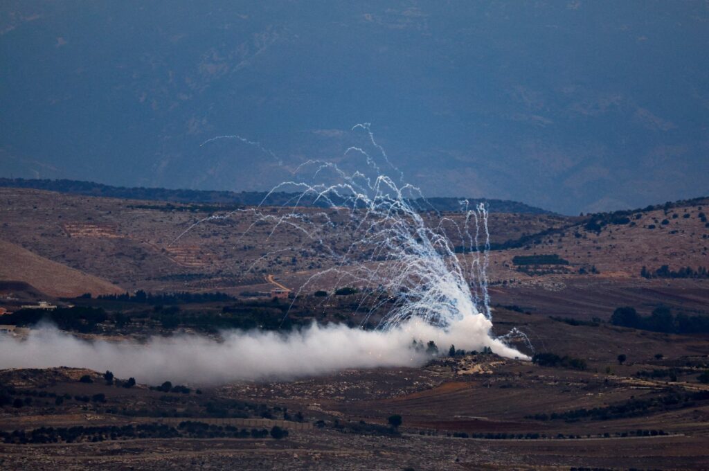 White phosphorus fired by Israeli army to create a smoke screen, is seen on the Israel-Lebanon border in northern Israel, November 12, 2023. REUTERS/Evelyn Hockstein