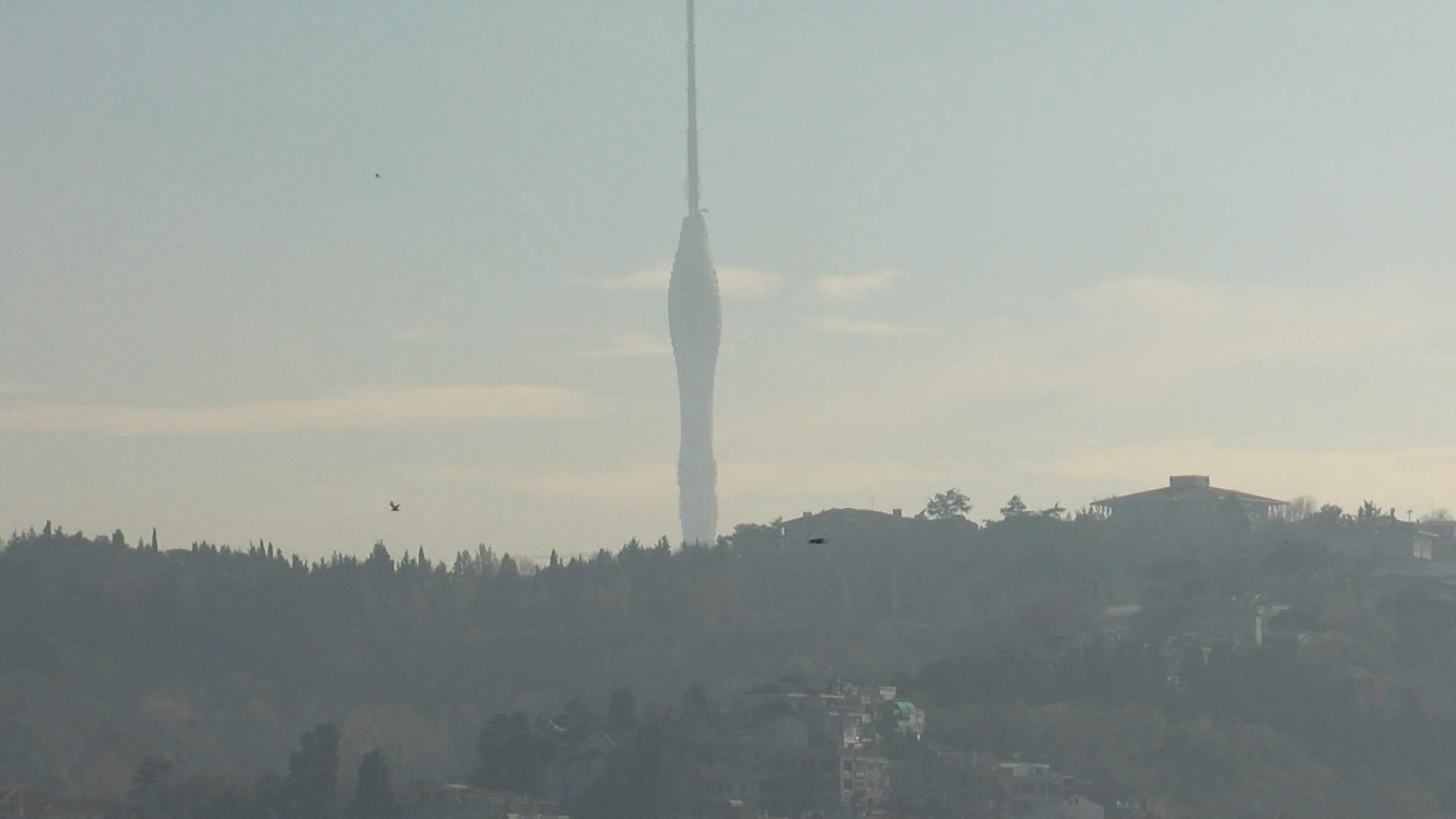 305752 Çamlıca Tower is photographed covered in haze due to air pollution, Istanbul, Türkiye, Dec. 15, 2023. (DHA Photo)