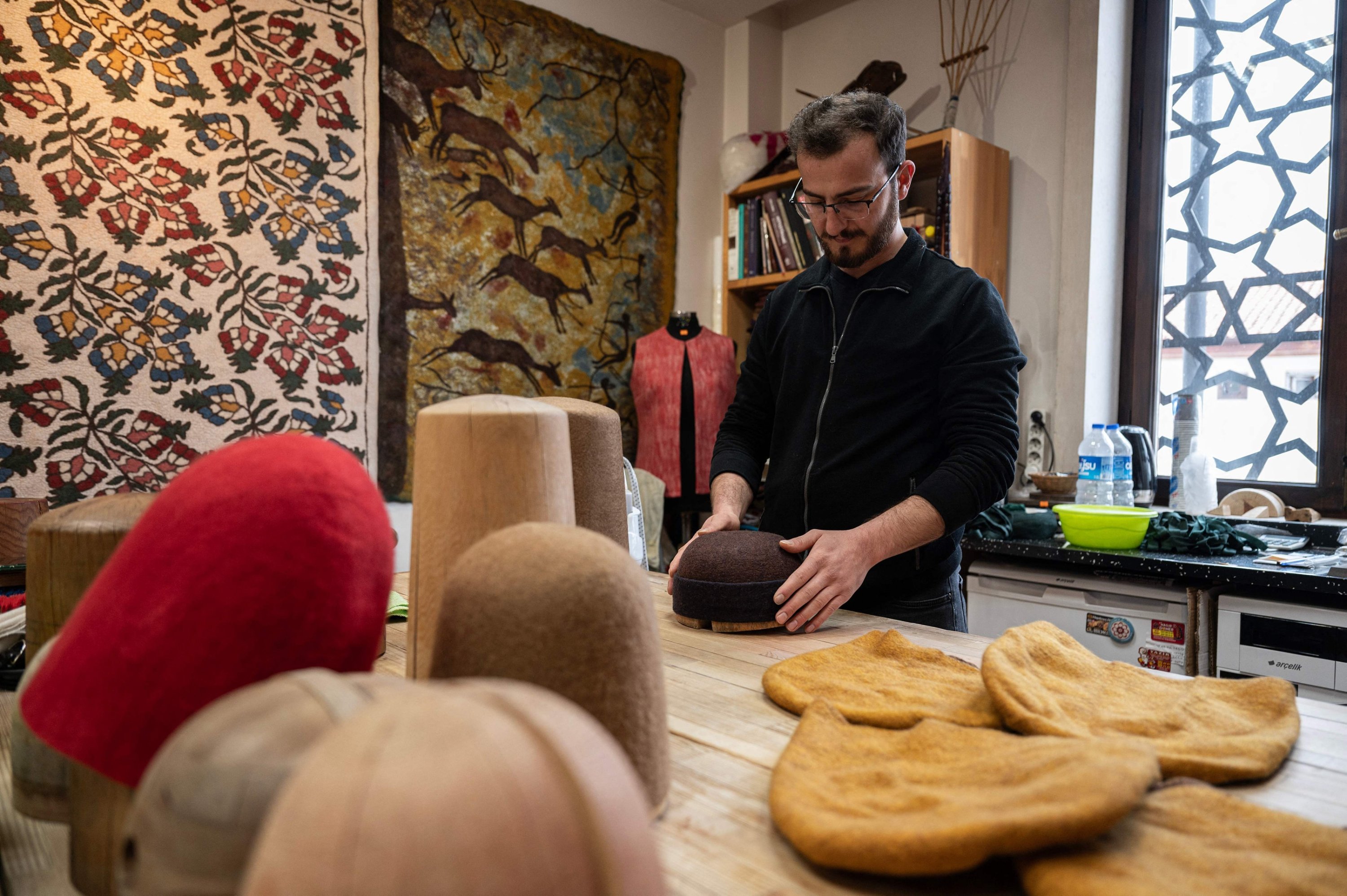 306252 Yunus Girgiç works in a workshop to make the symbolic hat