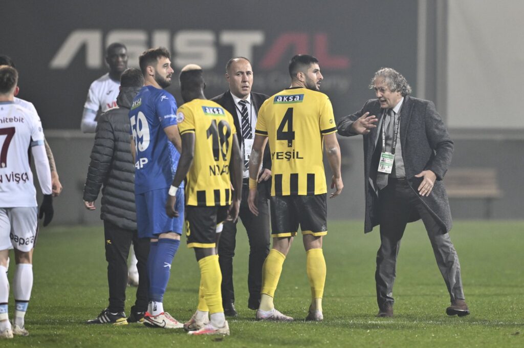 Istanbulspor Club President Ecmel Faik Sarıalioğlu withdraws his team from the field in the second half of the Istanbuldspor-Trabzonspor Süper Lig match protesting the referee's decisions, Istanbul, Türkiye, Dec. 19, 2023. (AA Photo)