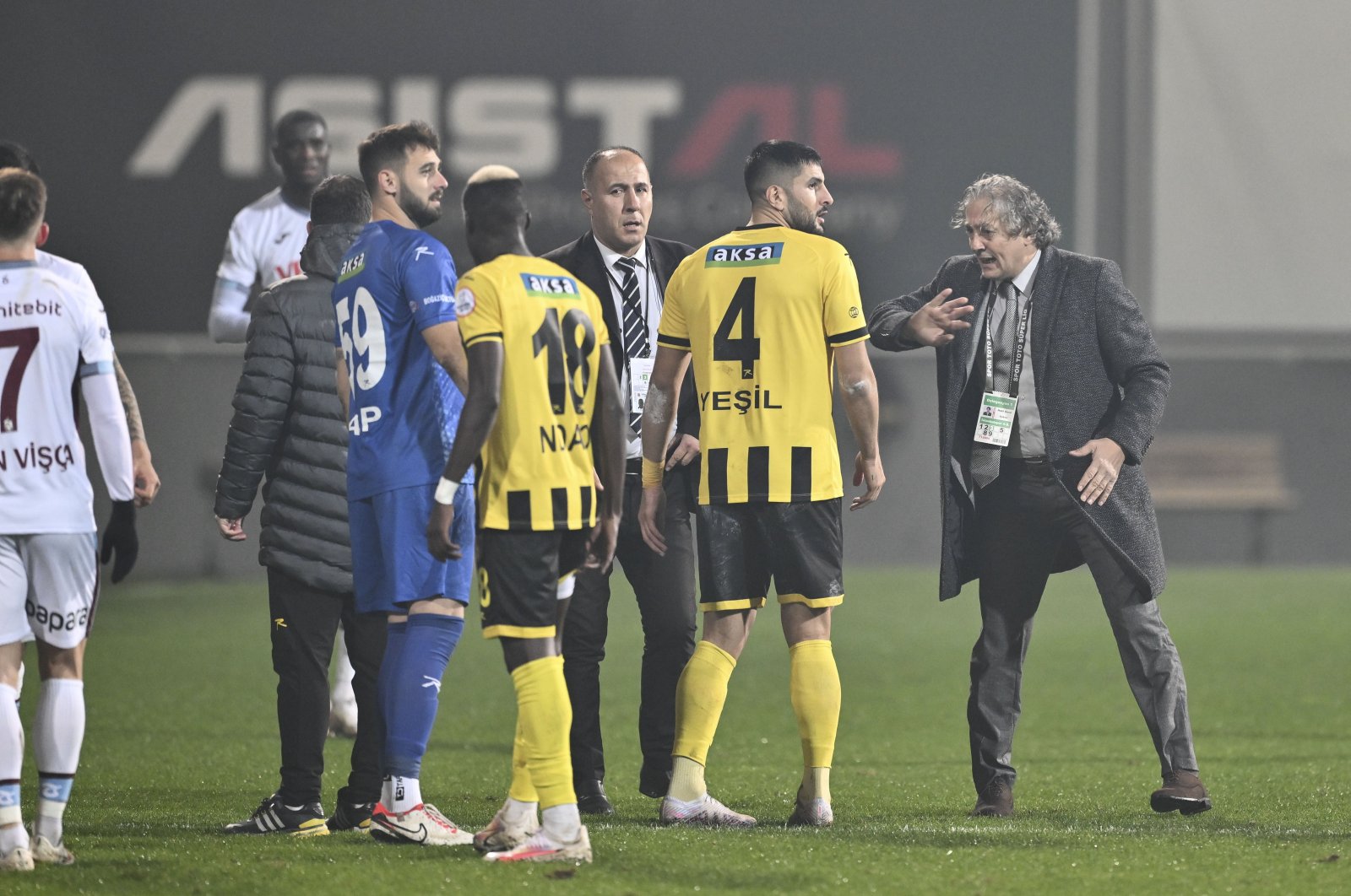 Istanbulspor Club President Ecmel Faik Sarıalioğlu withdraws his team from the field in the second half of the Istanbuldspor-Trabzonspor Süper Lig match protesting the referee's decisions, Istanbul, Türkiye, Dec. 19, 2023. (AA Photo)