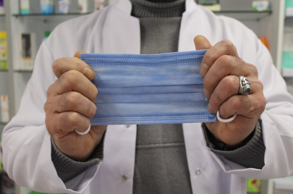 Pharmacist suggests mask usage amid surge in viral infection cases, Eskişehir, Türkiye, Dec. 25, 2023. (IHA Photo)