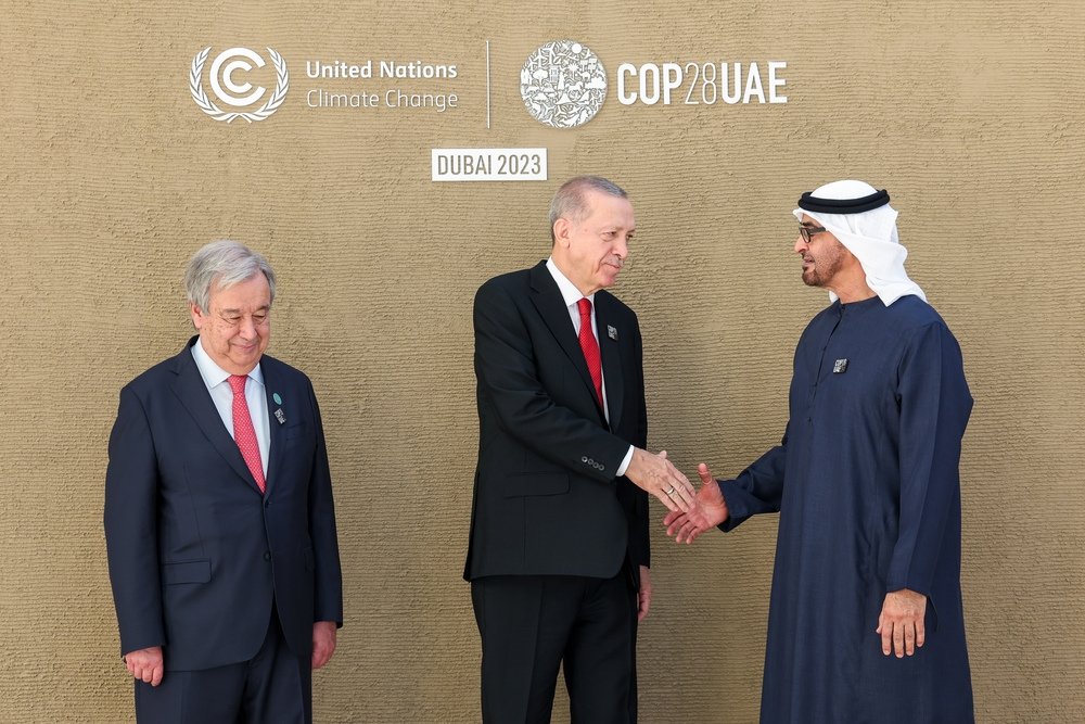307919 U.N. chief Antonio Guterres (L), President Recep Tayyip Erdoğan (C) and UAE leader Sheikh Mohammed bin Zayed Al Nahyan shake hands before the start of the summit, Dubai, UAE, Dec. 1, 2023. (DHA Photo)