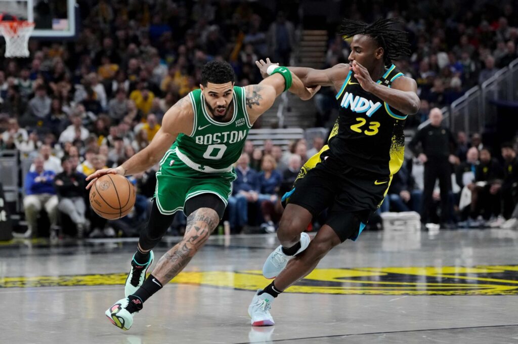 Jayson Tatum (L) of the Boston Celtics dribbles the ball while being guarded by Aaron Nesmith (R) of the Indiana Pacers at Gainbridge Fieldhouse, Indianapolis, Indiana, U.S., Jan. 6, 2024. (AFP Photo)