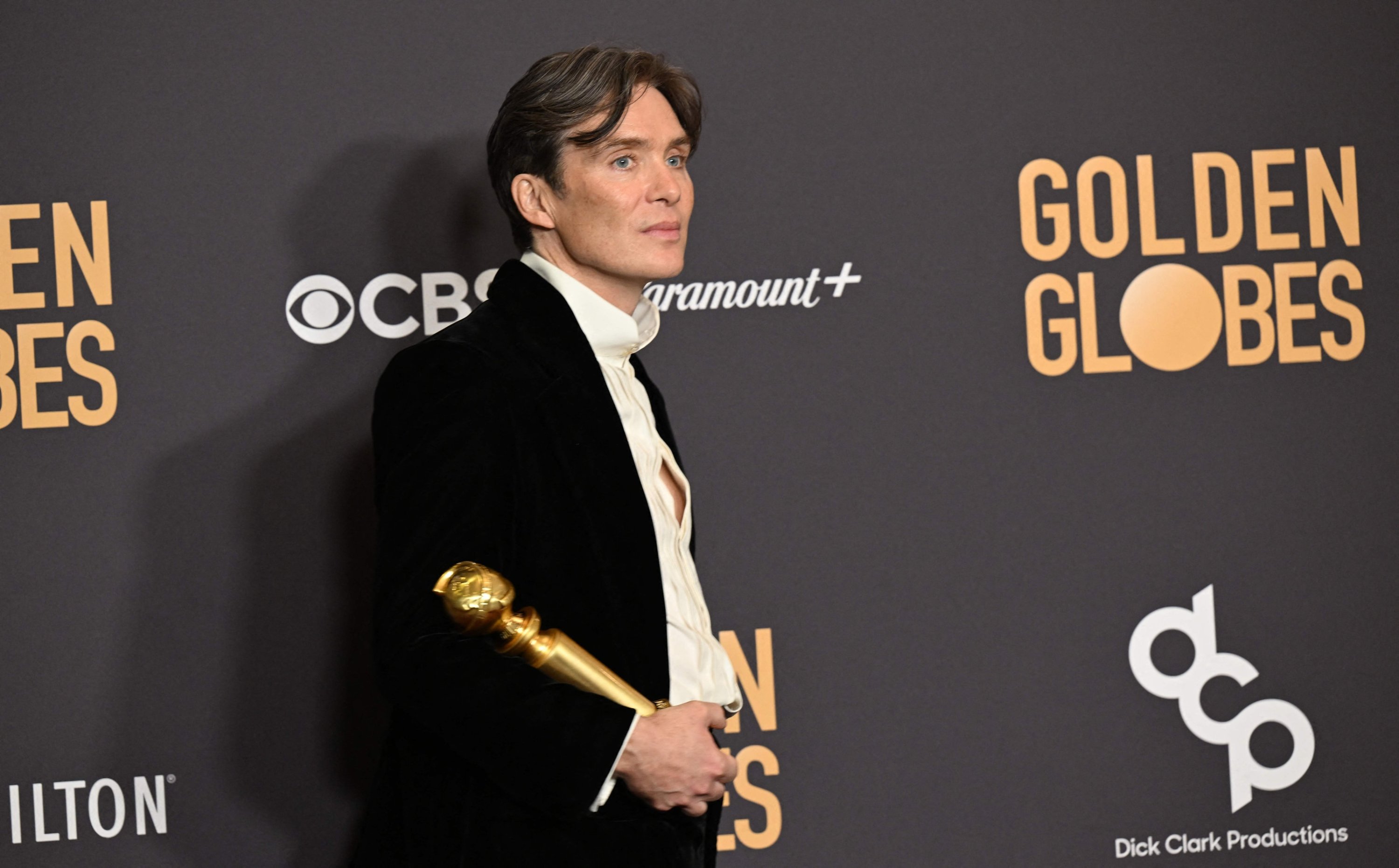 309061 Irish actor Cillian Murphy poses in the press room with the award for Best Performance by a Male Actor in a Motion Picture - Drama for