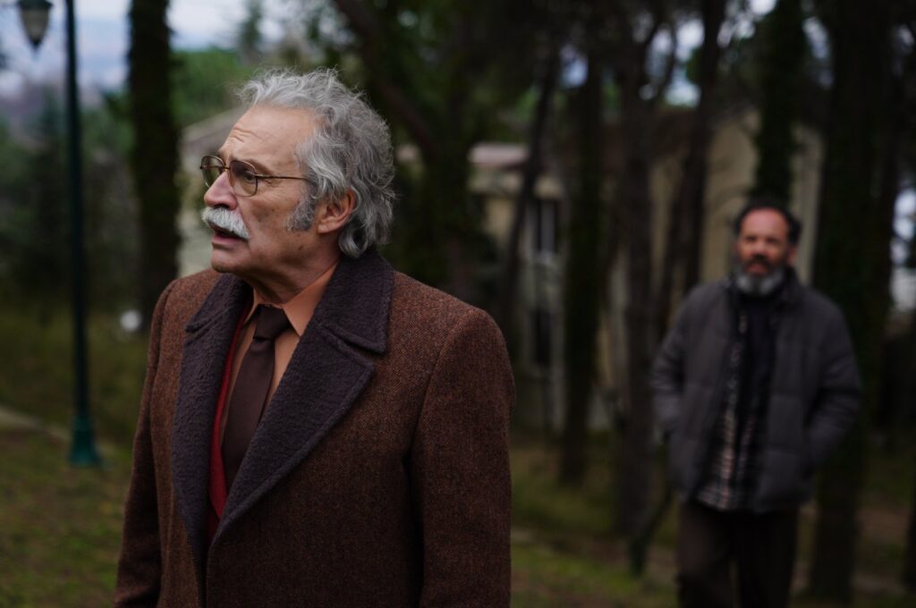 A still shot shows Haluk Bilginer as Agah Beyoğlu in the "Şahsiyet II. Fasıl" ("Persona Chapter II")