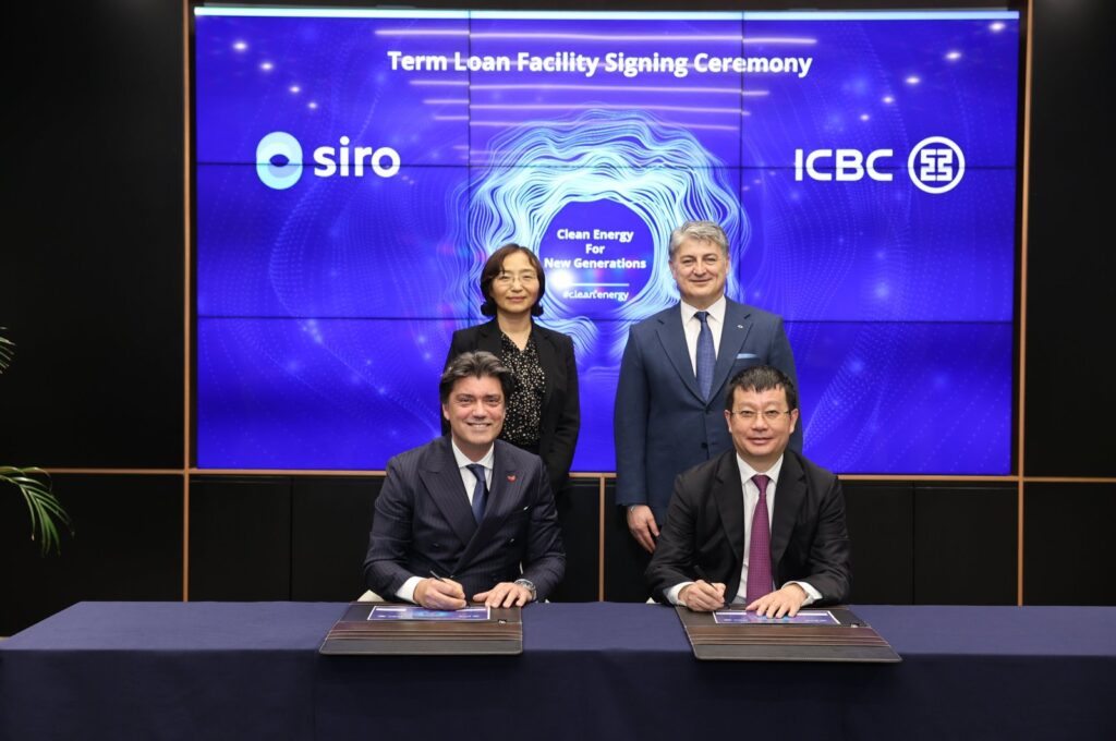 Siro's Commercial General Manager Naci Özgür Özel (L), ICBC Turkey Chairperson Qian Hou (Back-L) and Togg CEO Gürcan Karakaş (Back-R) attend the loan signing ceremony held at the Siro management center in Gebze, northwestern Türkiye, Jan. 18, 2023. (AA Photo)