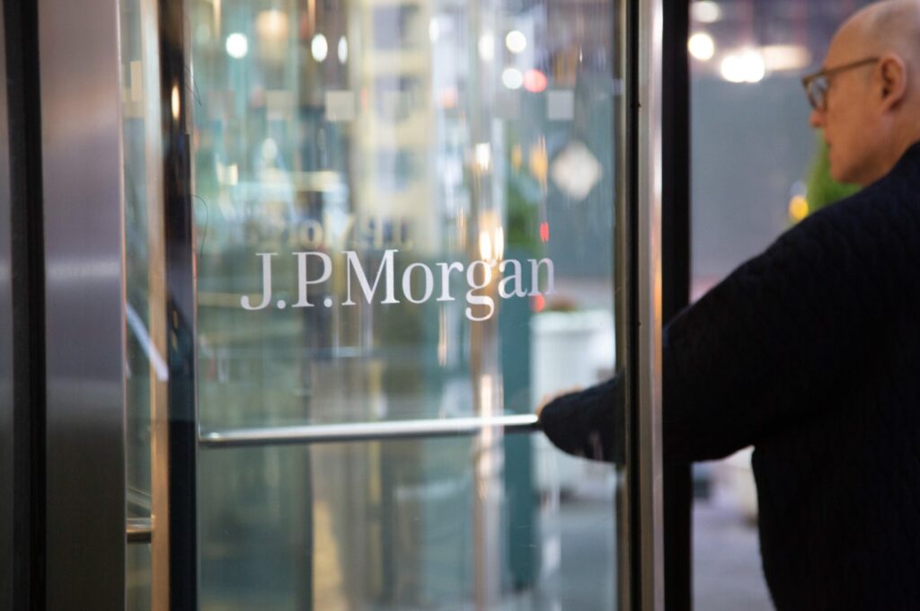 The JP Morgan logo sign on the entrance of a glass office building in Midtown Manhattan, New York, U.S. Jan. 23, 2020. (Reuters Photo)