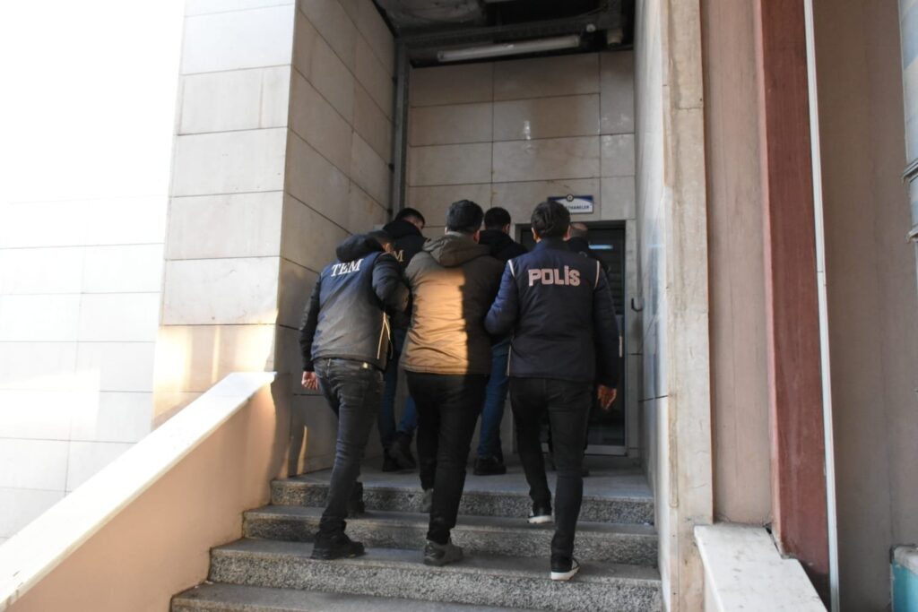 Turkish police escort a suspected FETÖ terrorist to the courthouse in the eastern Siirt province, Türkiye, Jan. 19, 2024. (DHA Photo)