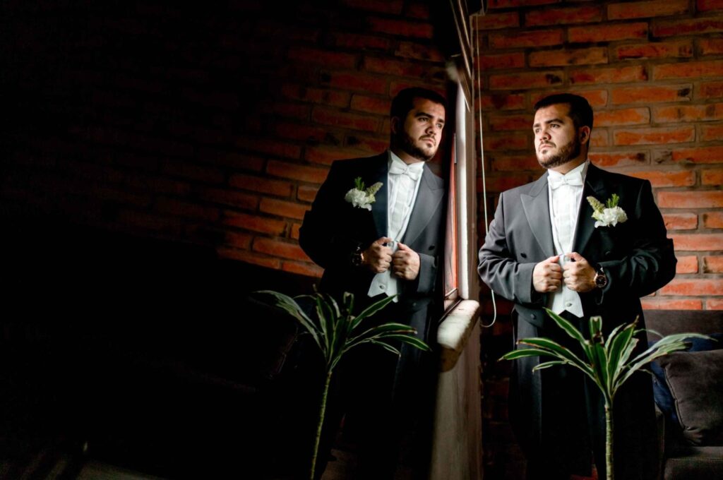 Mexican tenor Alejandro Del Angel, acclaimed as the "shining tenor" and an "extraordinary singer." (Photo courtesy of CRR)