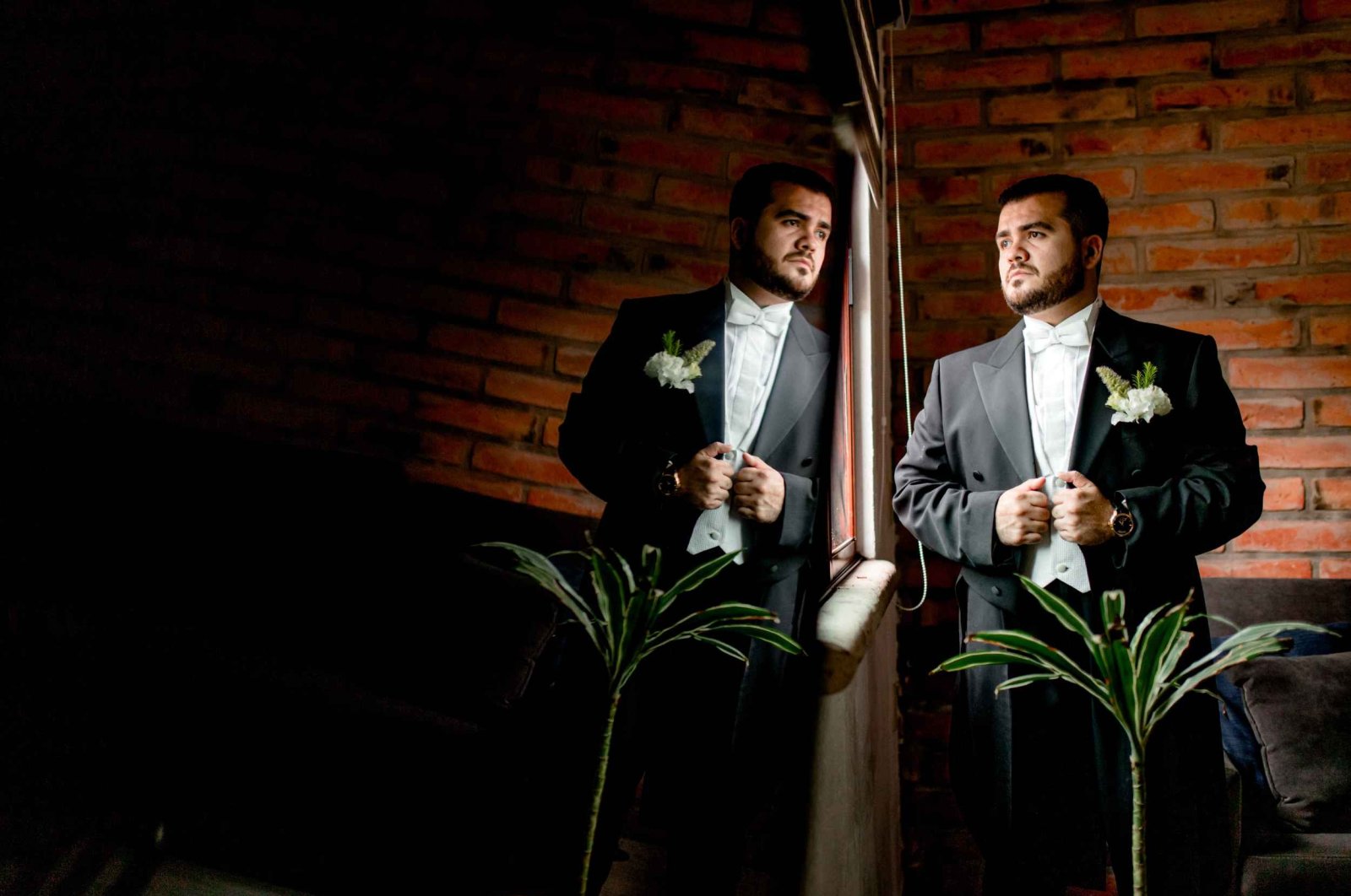 Mexican tenor Alejandro Del Angel, acclaimed as the "shining tenor" and an "extraordinary singer." (Photo courtesy of CRR)