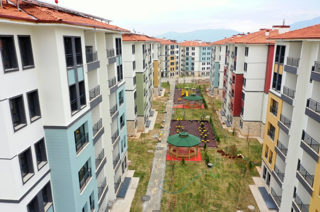 The final stage of houses under construction by the Housing Development Administration (TOKI) in Kahramanmaraş after the Feb. 6 earthquakes, Türkiye, Feb. 2, 2024. (Courtesy of Kriter magazine)