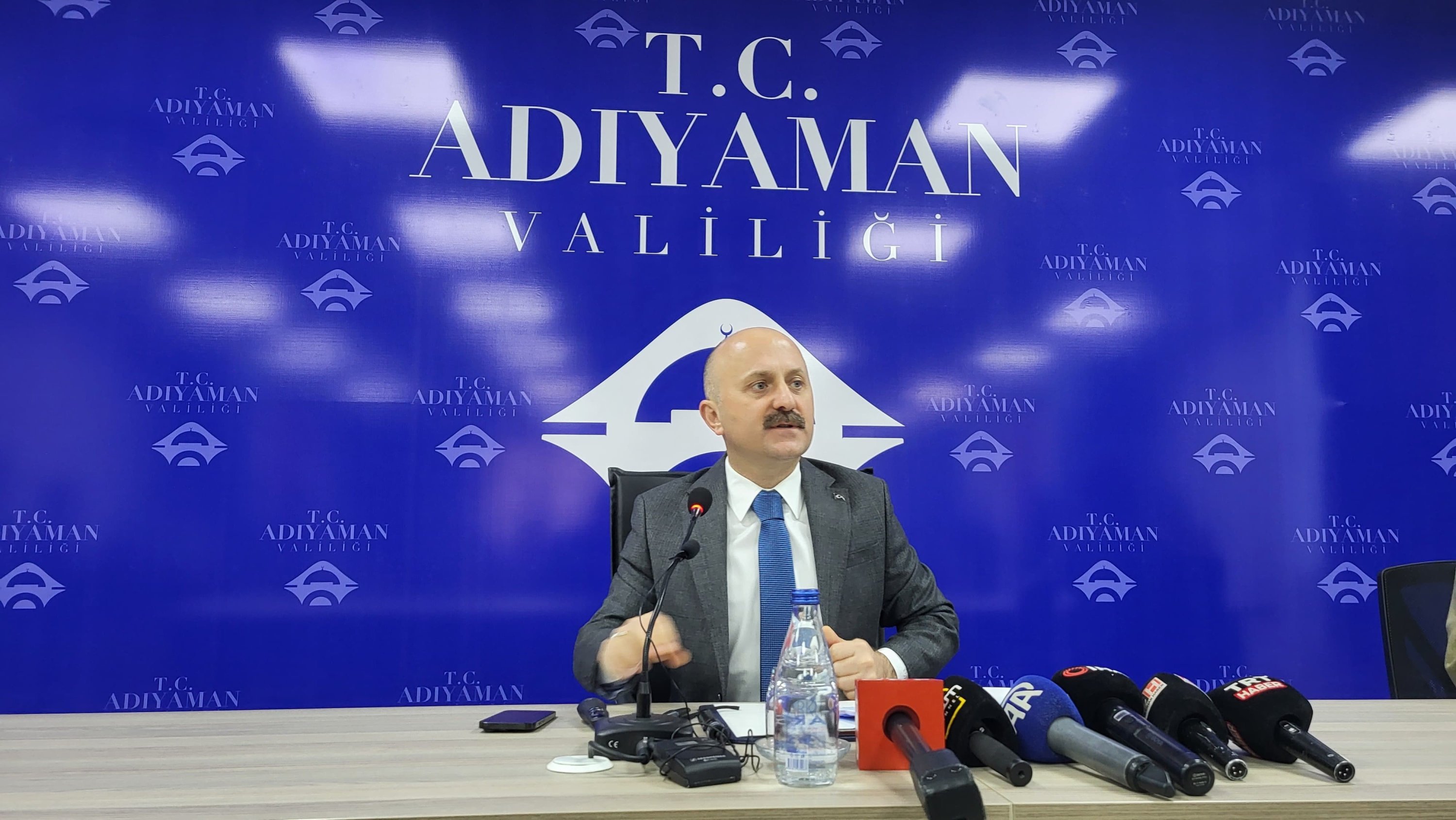 313354 Adıyaman Governor Osman Varol briefs journalists, Adıyaman, southeastern Türkiye, Feb. 4, 2024. (IHA Photo)