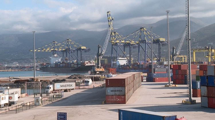 A front view of containers at Iskenderun port, Hatay, southern Türkiye, Feb. 9, 2024. (AA Photo)