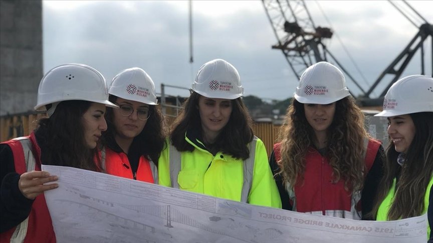 In an undated file photo in an unspecified location, female students participate in an event as part of the Turkish government's "Engineer Girls Project." (AA Photo)