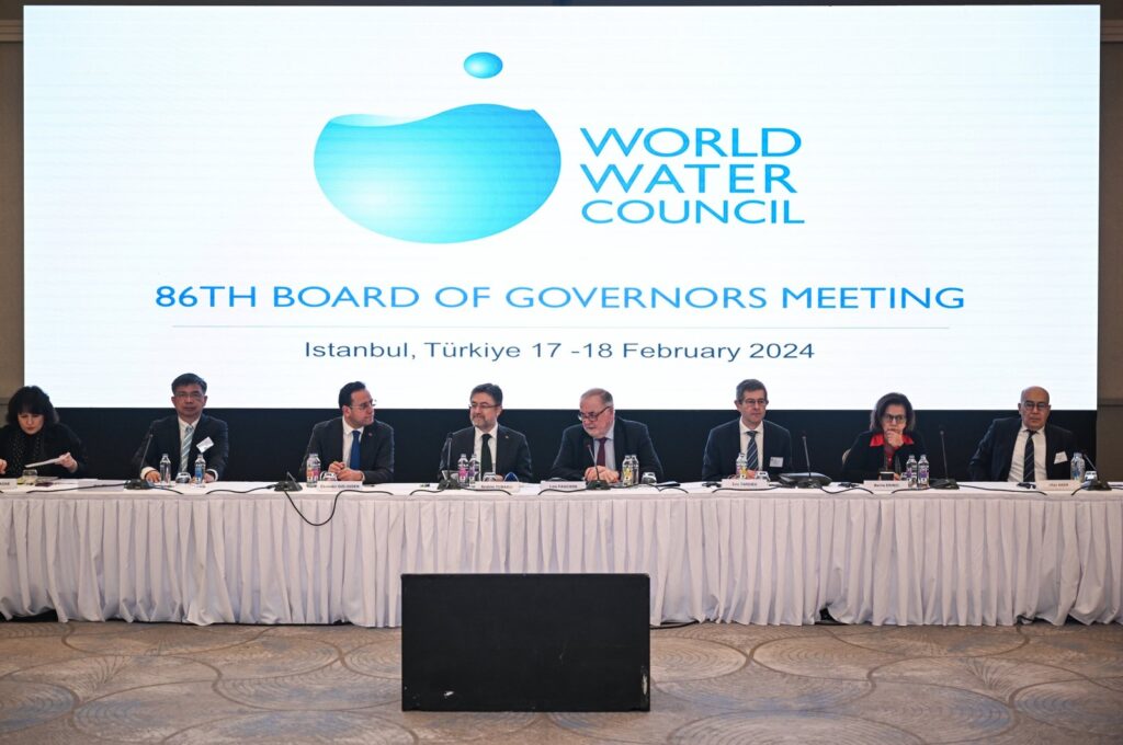 Minister of Agriculture and Forestry Ibrahim Yumaklı (4th L), president of the World Water Council Loic Fauchon (4th R) and representatives from various countries in the 86th Governors' Meeting of the World Water Council, Istanbul, Türkiye, Feb. 18, 2024. (AA Photo)