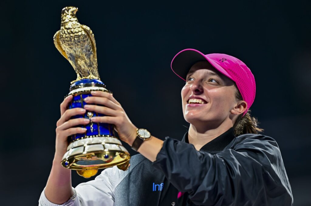 Poland's Iga Swiatek poses with the Qatar Open trophy in Doha, Qatar, Feb. 17, 2024. (EPA Photo)