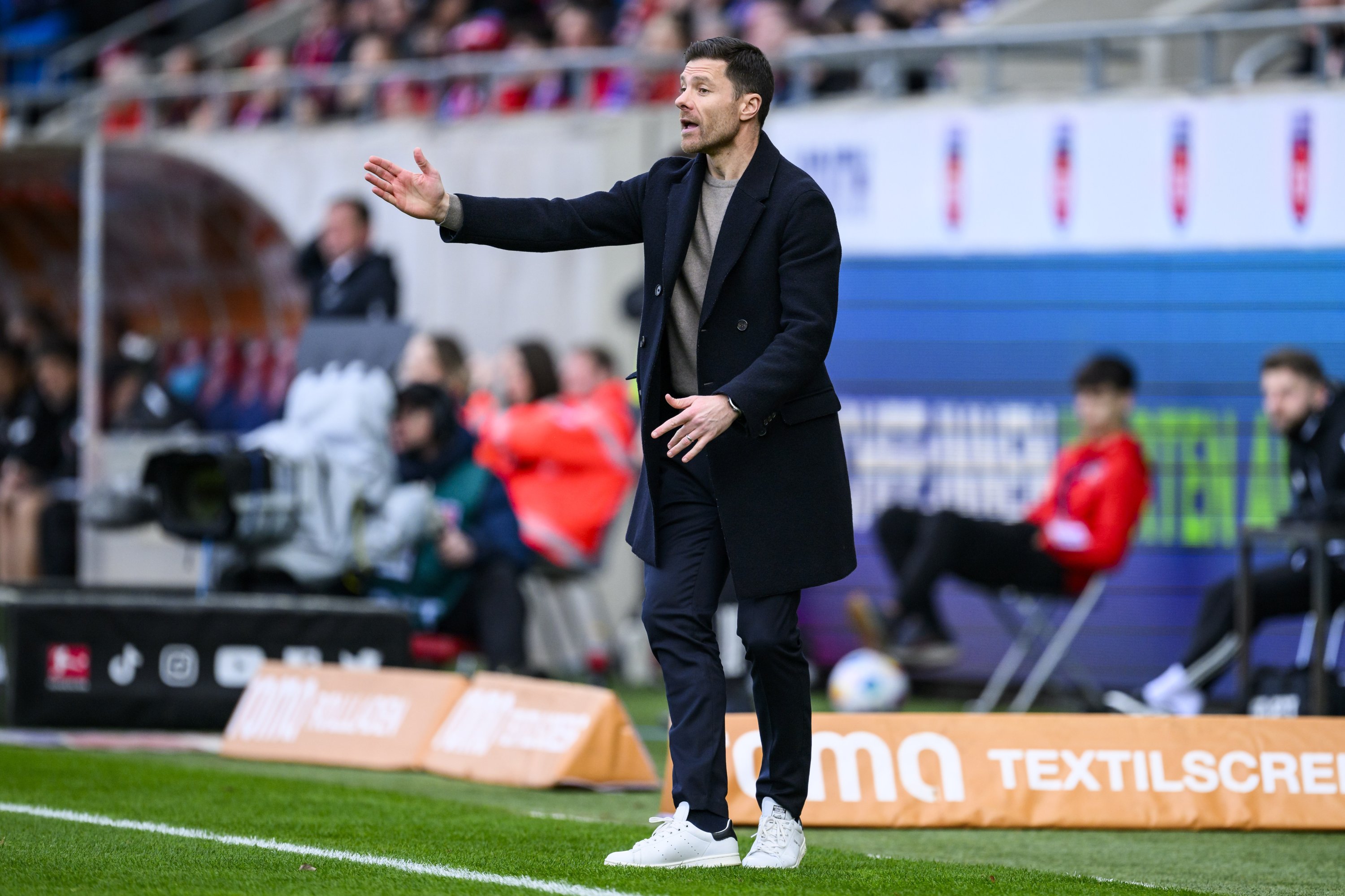 315870 The Bayer Leverkusen coach gives instructions during the match against Heidenheim at the Voith-Arena, Heidenheim, Germany, Feb. 17, 2024. (Getty Images Photo)